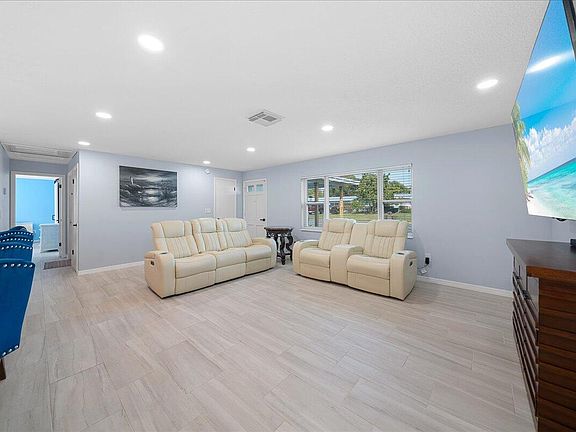 3rd image of 1350 Pollyanna Dr