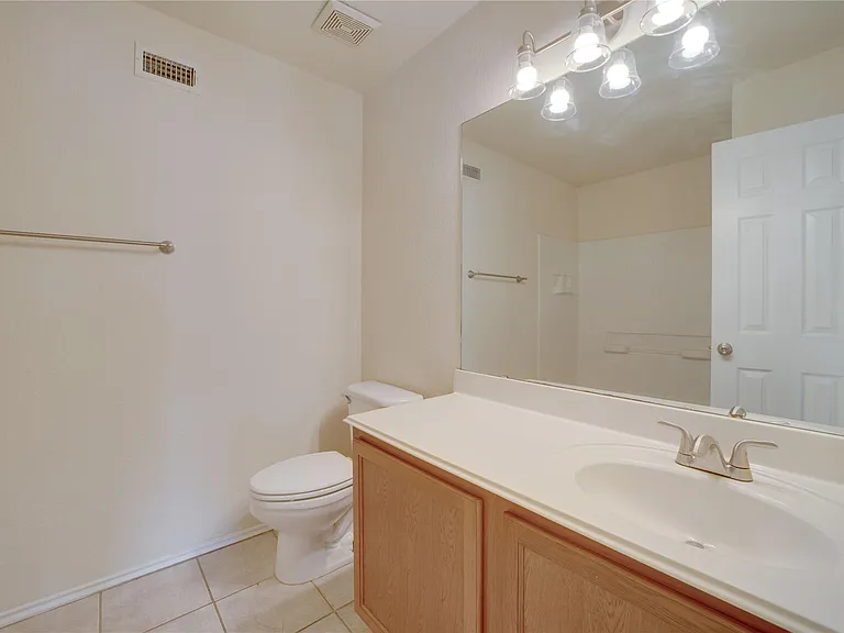 121 Park Ln — Photo 29