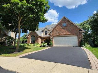 7713 Willow Woods Ct, West Bloomfield, MI 48323
