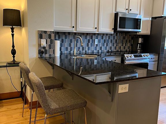 kitchen and eat in counter