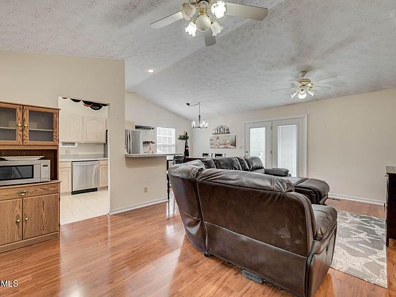 3rd image of 4212 Peacock Way