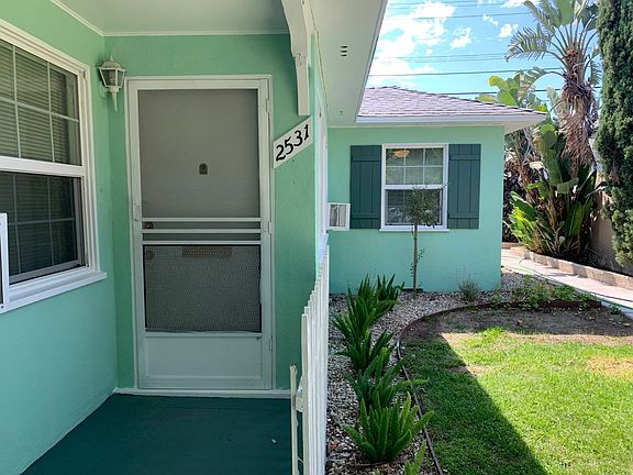 2nd image of 2527 N Lincoln St #2531