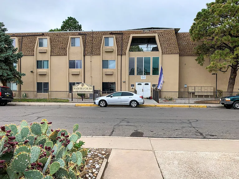 MOVE IN SPECIAL Studios @ $749.00 — Photo 9