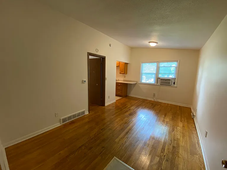 1018 Lincoln Way #2 — Photo 2