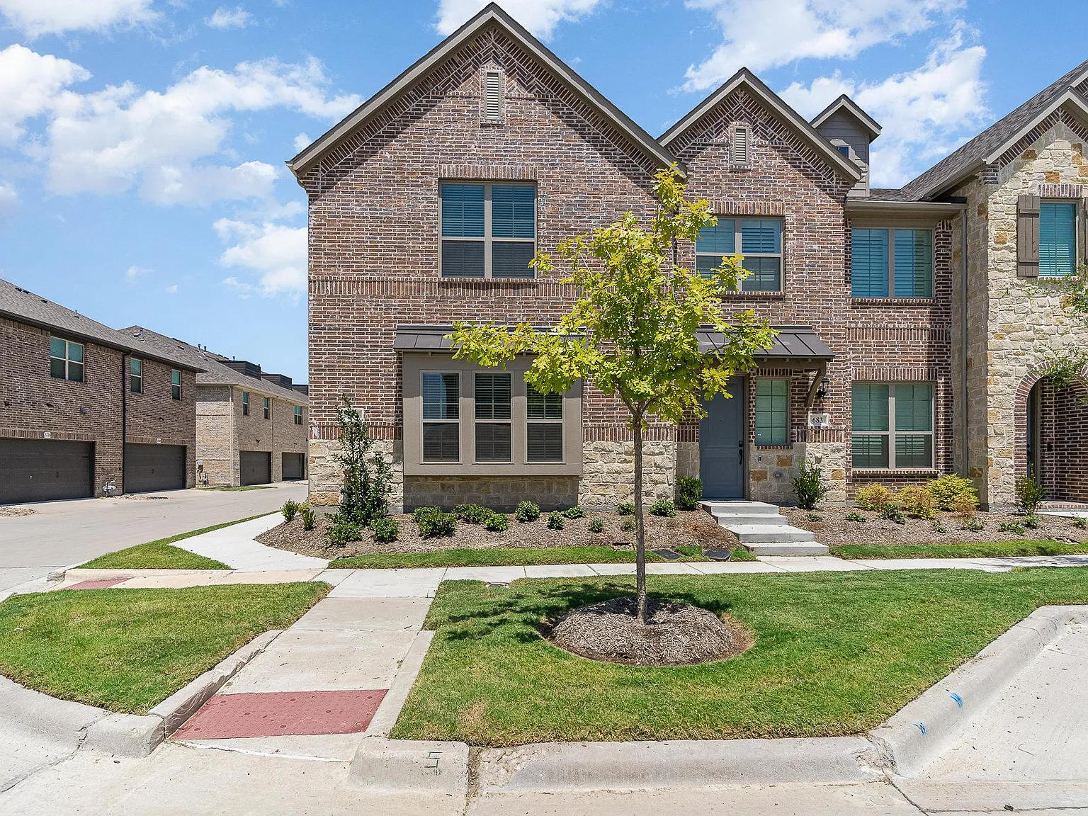 3 bed, 1903 sqft, $2,850 — Photo 3