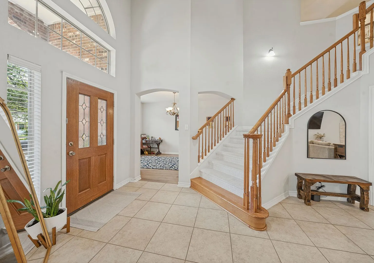 Welcome home to this 5-bedroom, 4-bathroom home in the heart of Alamo Heights — Photo 4