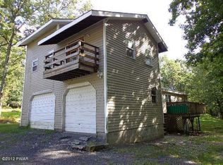 66 Bear Dr, Bushkill, PA 18324