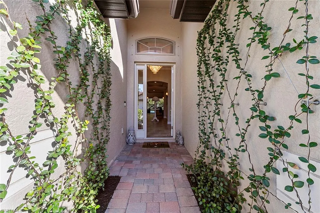 3 bed, 2.0 bath, 1998 sqft, $7,900 — Photo 2