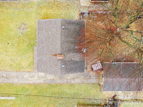 4th image of 3915 Thompson Dr