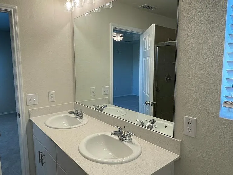 366 Lake Erie Dr — Photo 25
