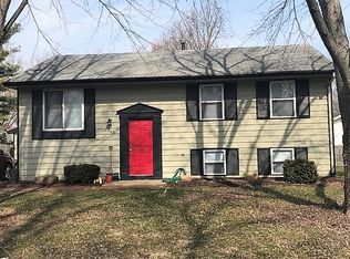 2708 Willowpark Dr, Champaign, IL