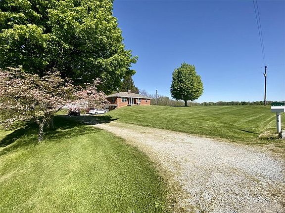 3rd image of 566 E County Road 580 N