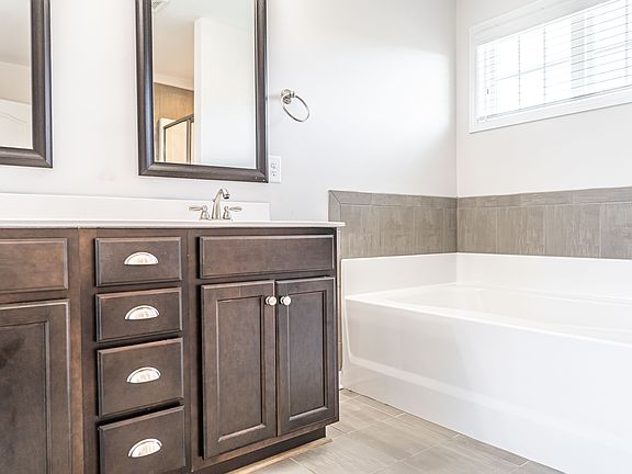 5th image of 1179 Yellowwood Dr