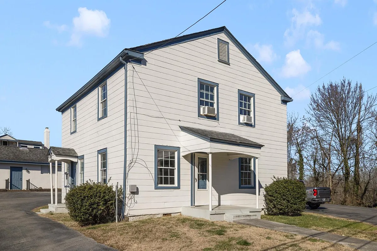 Unit Photo - 3806 Memorial Blvd