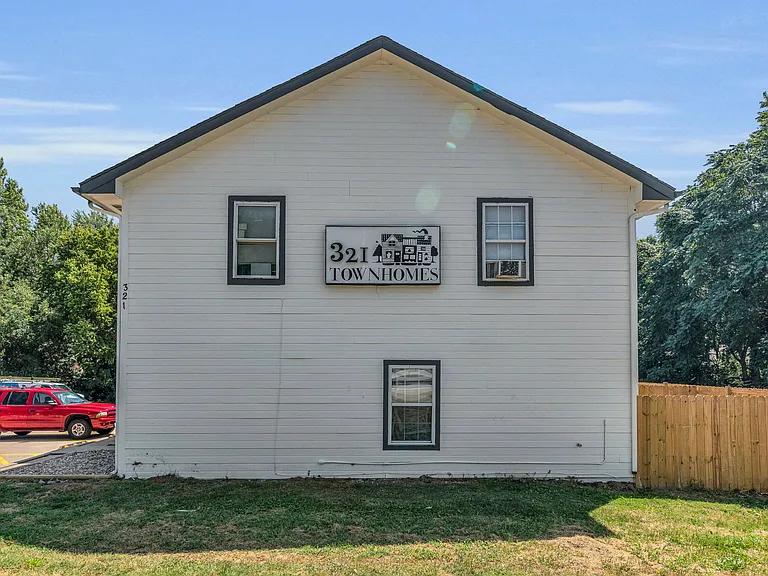 321 W South Ave — Photo 25
