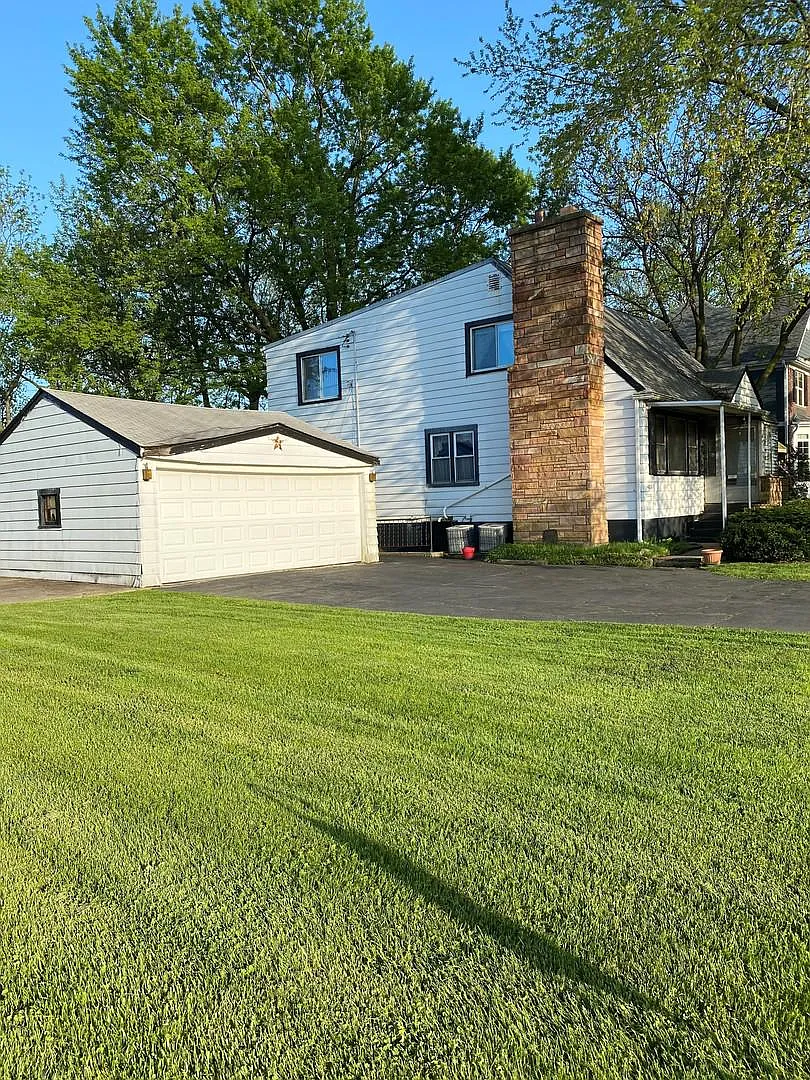 1423 Oxford Rd photo 1