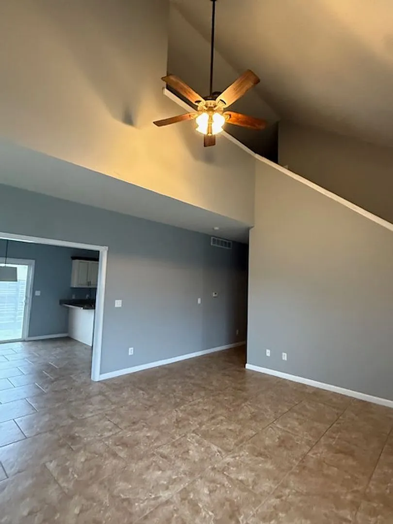 404 Dalhlia Drive — Photo 2