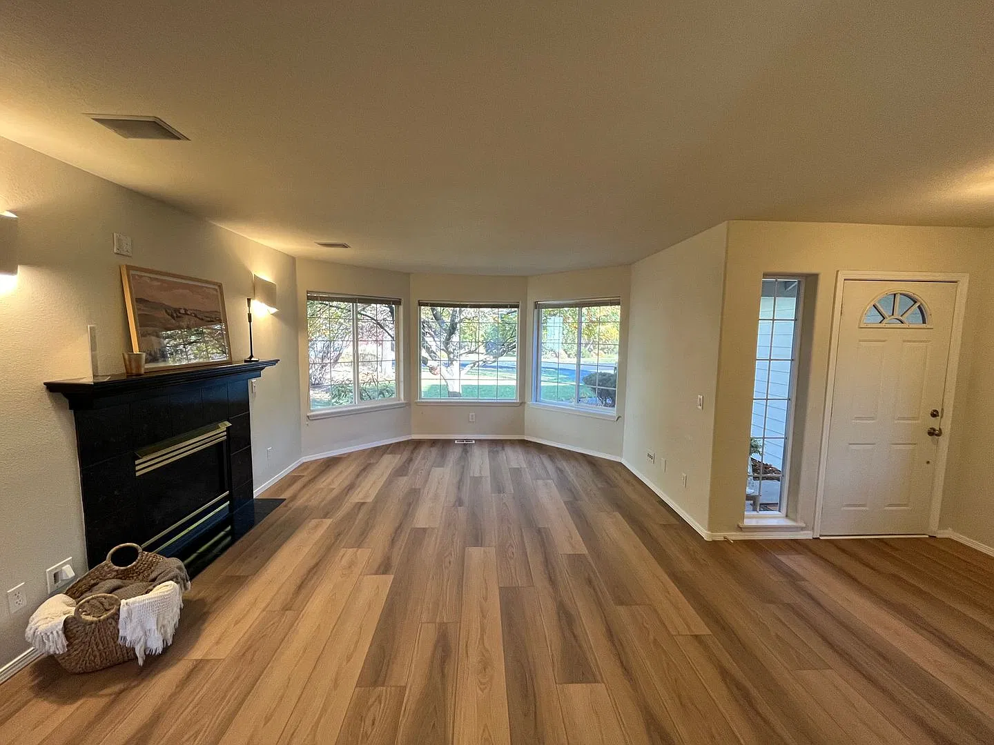 New Flooring and Paint - Single Level Home in Stonebrook — Photo 2