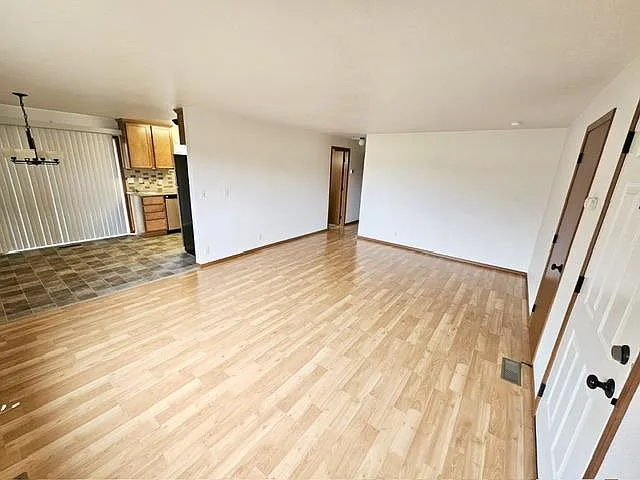 2 bed, 1000 sqft, $1,375 — Photo 4