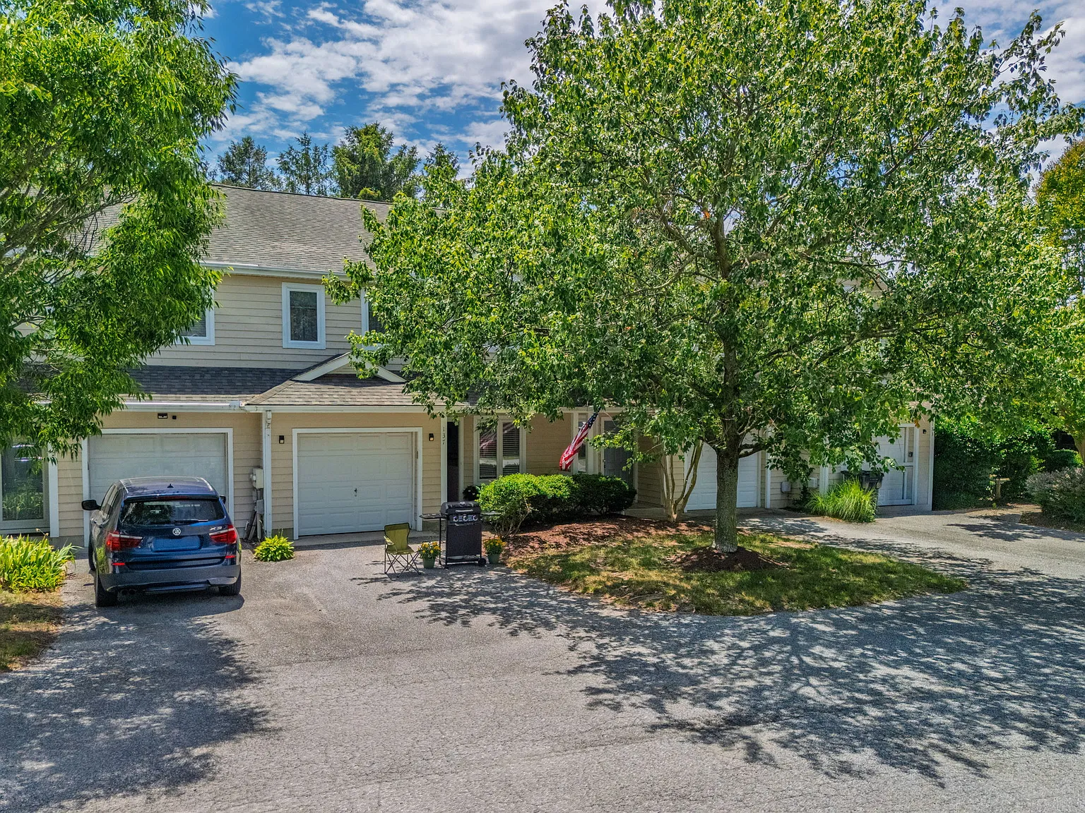 3 bed, 3.5 bath, 1958 sqft, $2,500 — Photo 2