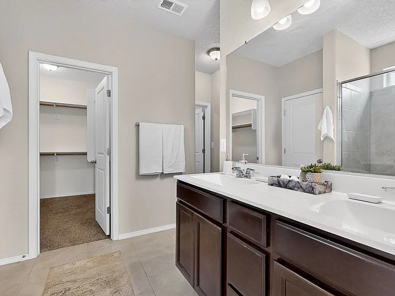 4345 Skyline Loop NE — Photo 4