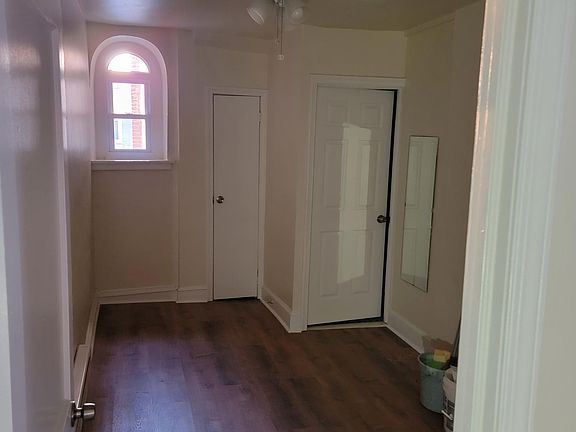 4th image of 4462 Silverwood St APT 4