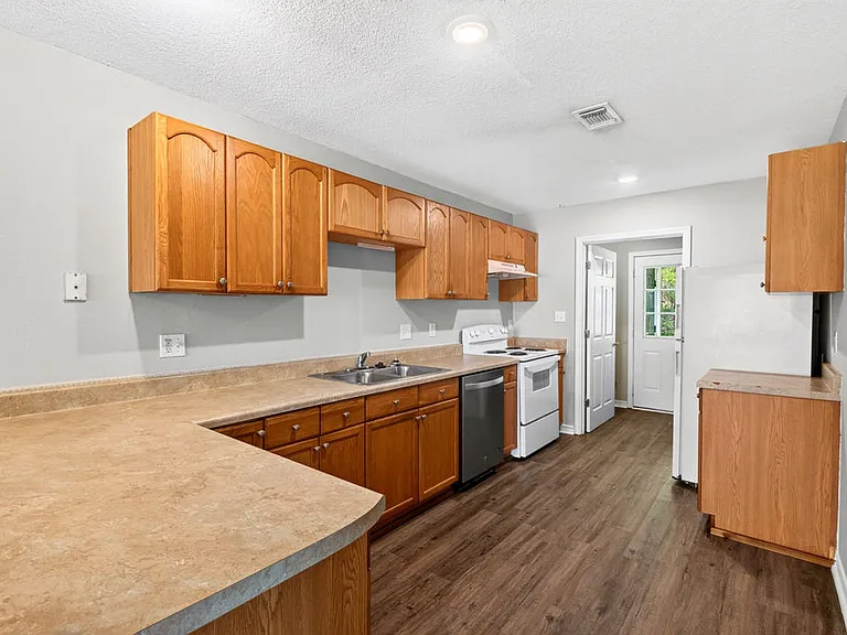 15119 Deer Creek Dr #B — Photo 10
