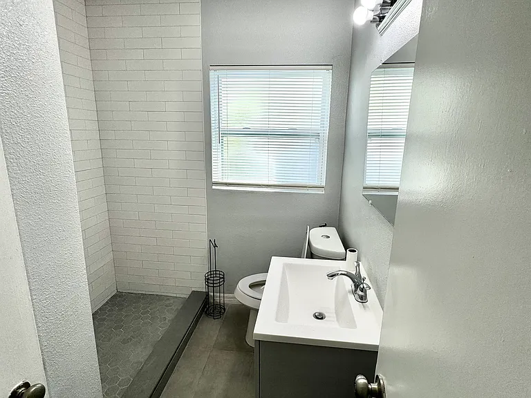 115 N Hampton Ave — Photo 17