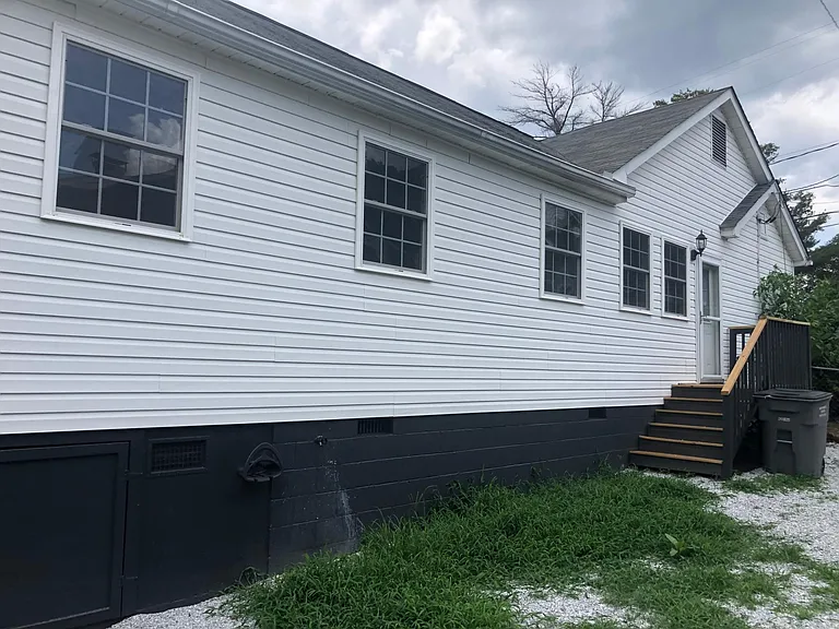 107 Crane Ave — Photo 32