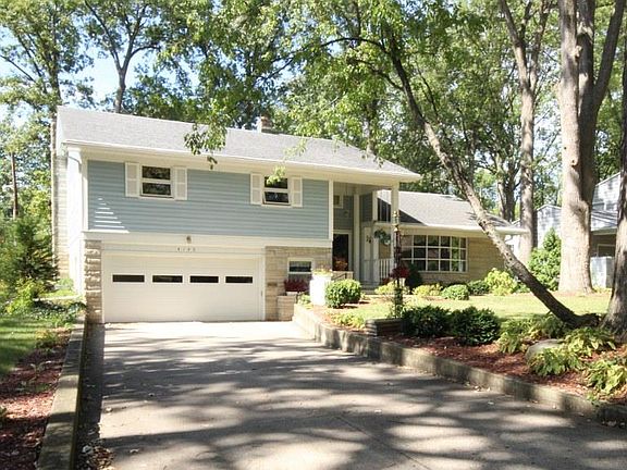 3rd image of 4145 Woodstock Dr