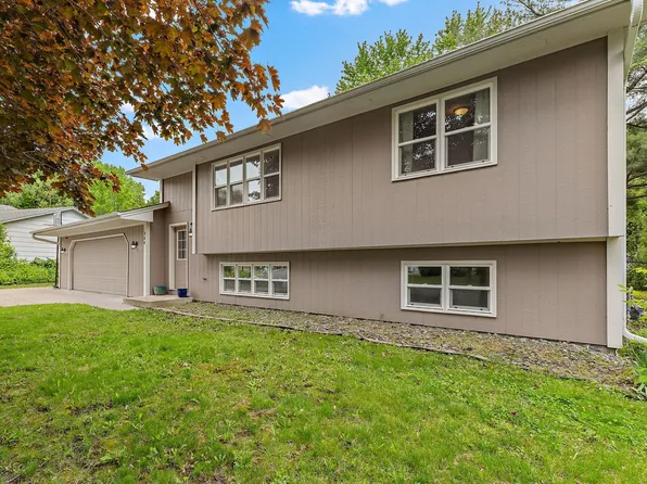 300 Iris Ln SW, Saint Michael, MN 55376
