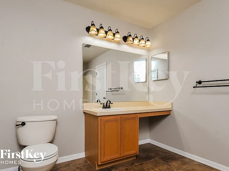 6942 Lake Eaglebrooke Dr — Photo 9