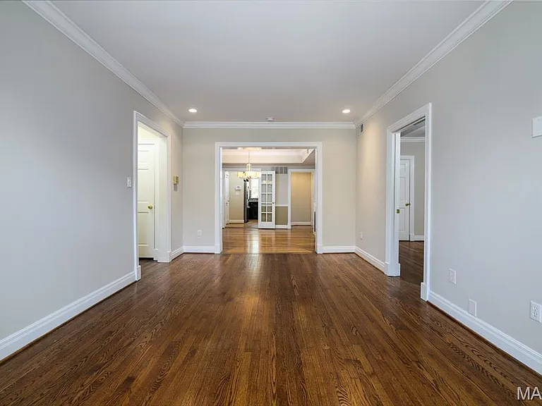 7331 Forsyth Blvd #1E — Photo 4