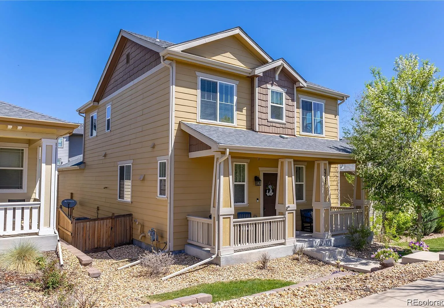 3 bed, 2.5 bath, 1725 sqft, $2,990 — Photo 2