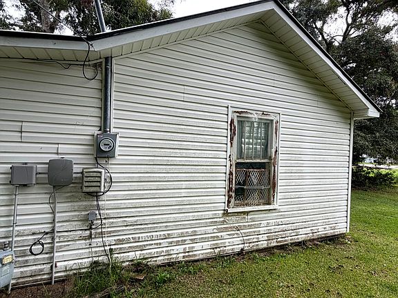 2nd image of 18225 Nebraska St