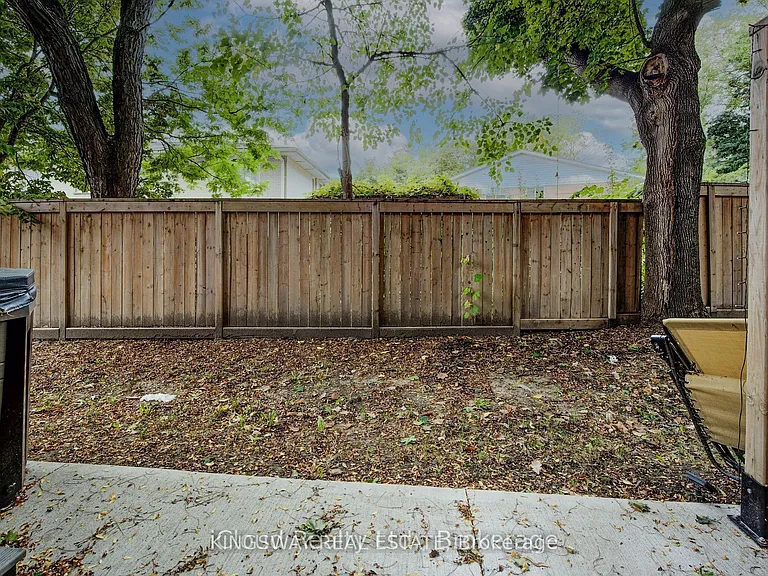 33 Jarvis St — Photo 38