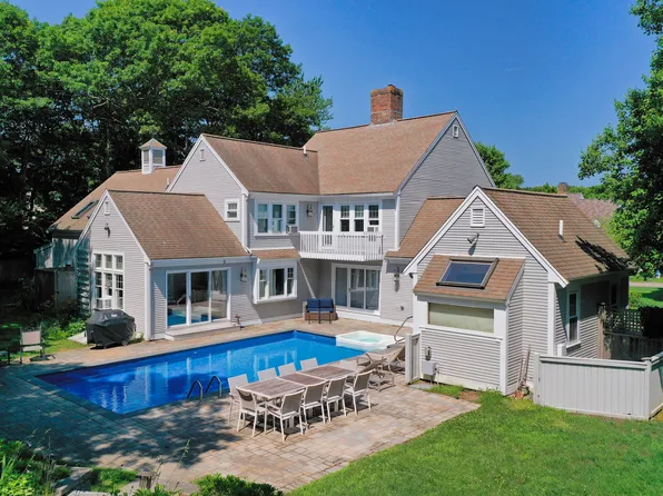 24 Five Gate Lane, North Falmouth, MA 02556