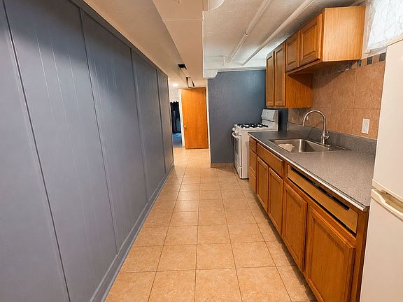 5th image of 2413 Lincoln Ave