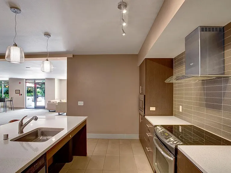 Leilani Apartment Homes — Photo 35