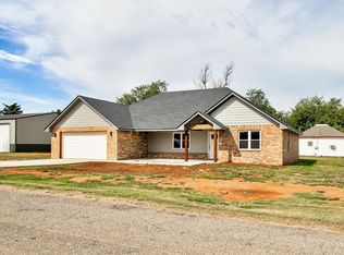 122 N 3rd St, Waukomis, OK 73773