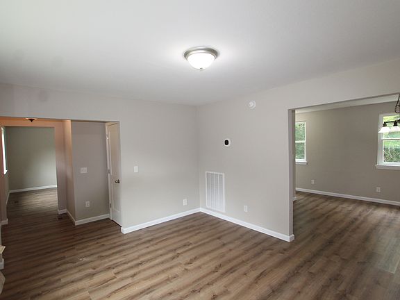 5th image of 3820 Montview Dr