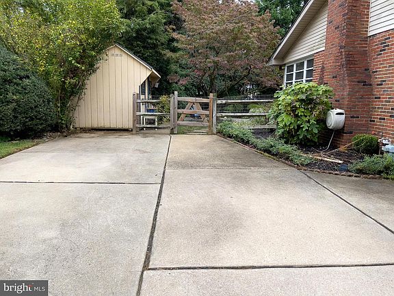 3rd image of 2409 Landon Dr