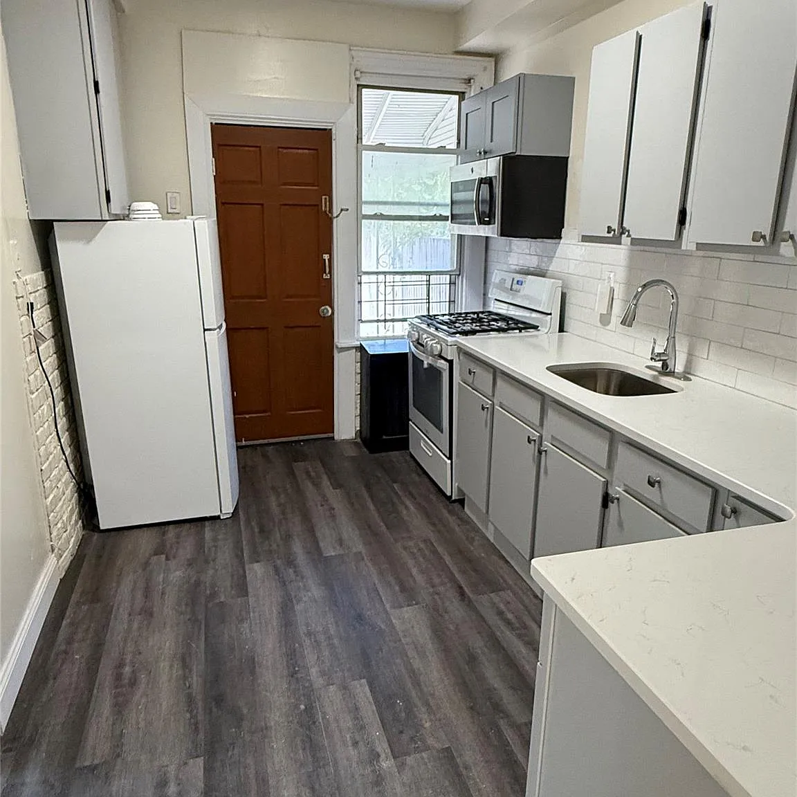 1228 Rosedale Ave — Photo 2