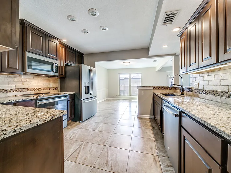 5866 Royal Rdg — Photo 9