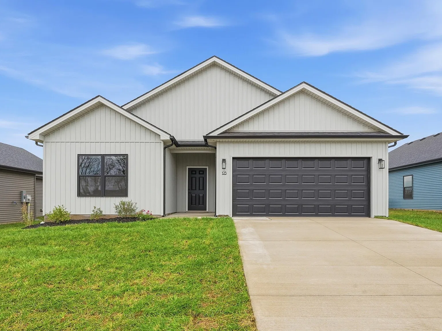 3 bed, 2.0 bath, 1380 sqft, $2,400 — Photo 1
