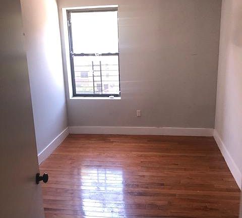 4th image of 1368 Leland Ave #2P