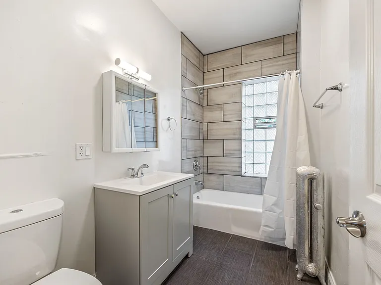 718 Simpson St #3W — Photo 8