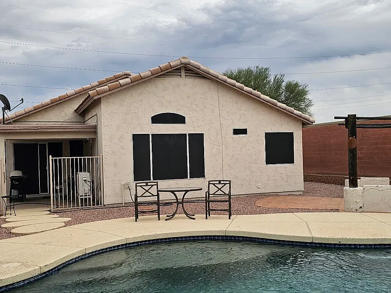 1115 E Pontiac Dr — Photo 2