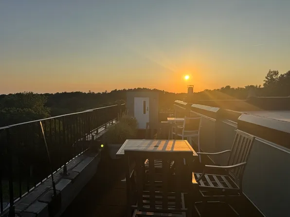 100 Parks St APT 18, Duxbury, MA 02332