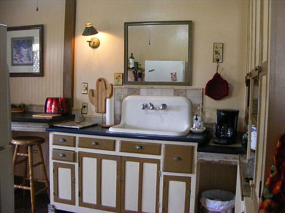 Kitchen Sink/counter